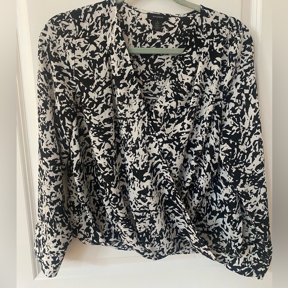 Nordstrom Halogen black and white pattern blouse